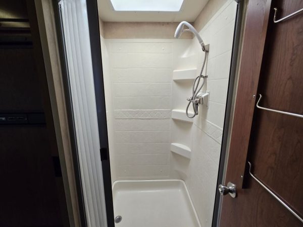 2013 Thor Motor Coach A.C.E. 30.1 - Image 16
