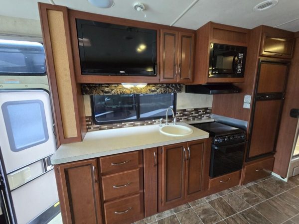 2013 Thor Motor Coach A.C.E. 30.1 - Image 9
