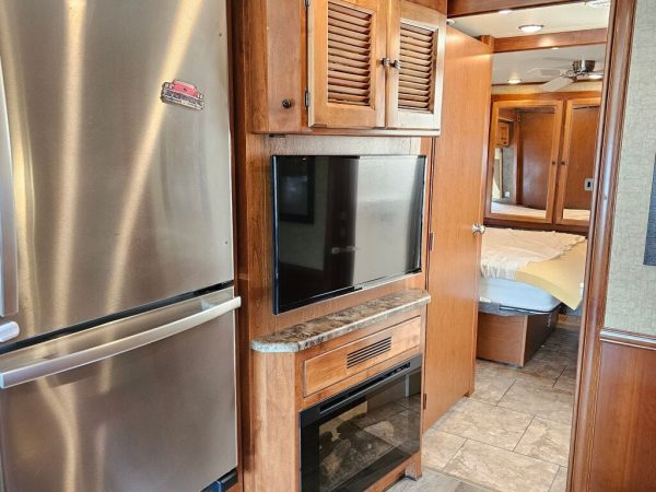 2014 Tiffin Motorhomes Allegro 31SA - Image 11