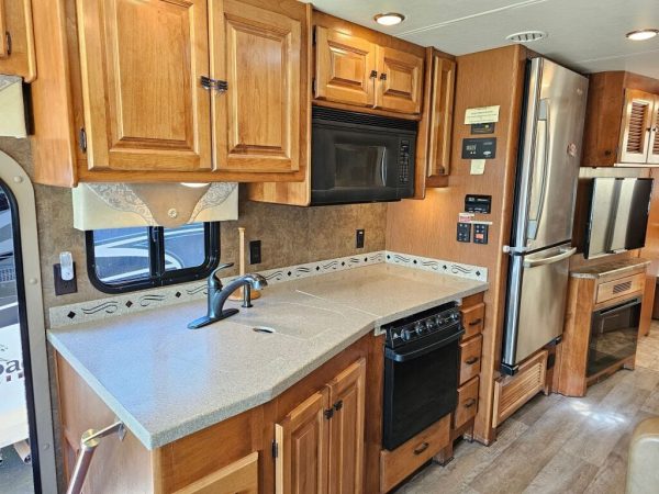 2014 Tiffin Motorhomes Allegro 31SA - Image 12