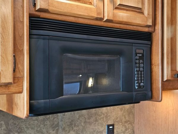 2014 Tiffin Motorhomes Allegro 31SA - Image 13