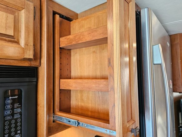 2014 Tiffin Motorhomes Allegro 31SA - Image 15