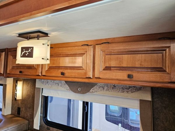 2014 Tiffin Motorhomes Allegro 31SA - Image 19