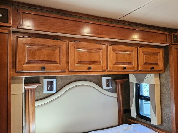 2014 Tiffin Motorhomes Allegro 31SA - Image 21