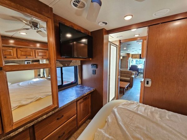 2014 Tiffin Motorhomes Allegro 31SA - Image 24
