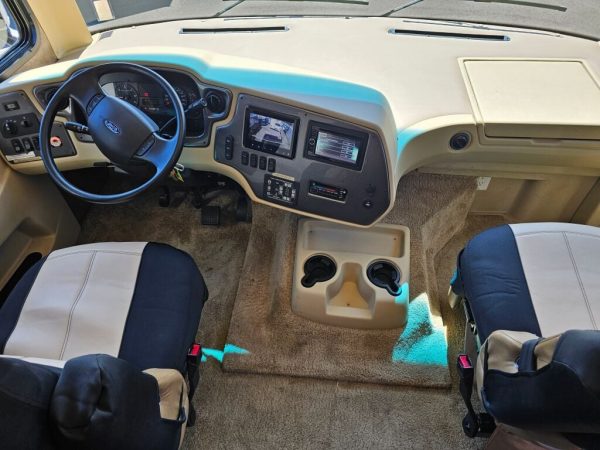 2014 Tiffin Motorhomes Allegro 31SA - Image 29