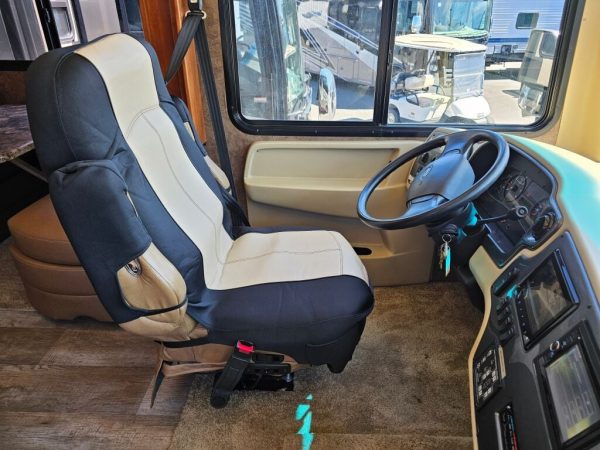2014 Tiffin Motorhomes Allegro 31SA - Image 30