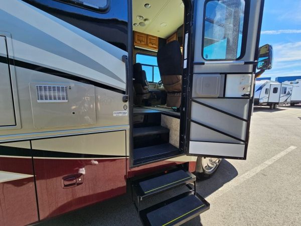 2014 Tiffin Motorhomes Allegro 31SA - Image 7