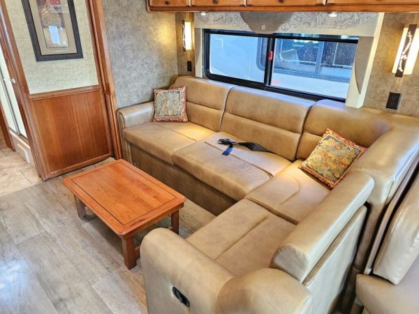 2014 Tiffin Motorhomes Allegro 31SA - Image 9