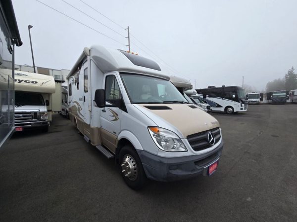 2014 Winnebago View 24G - Image 2