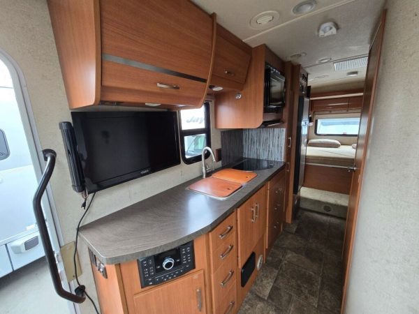 2014 Winnebago View 24G - Image 8