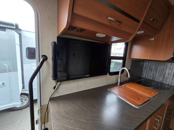 2014 Winnebago View 24G - Image 9