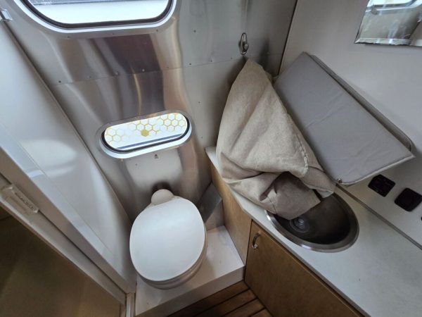 2015 Airstream Flying Cloud M-20 - Image 11