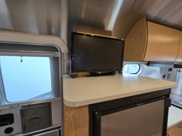 2015 Airstream Flying Cloud M-20 - Image 8