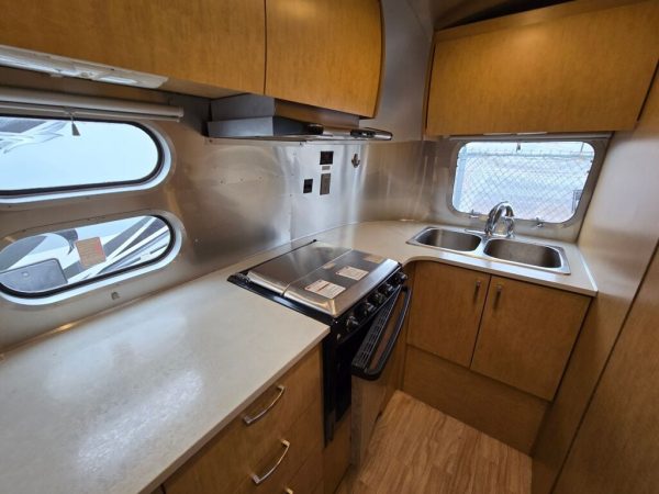 2015 Airstream Flying Cloud M-20 - Image 10