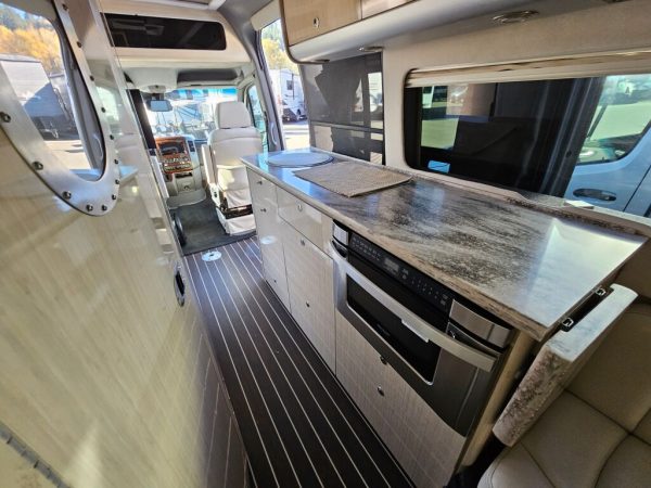 2015 Airstream Interstate Grand Tour EXT 3500 - Image 13