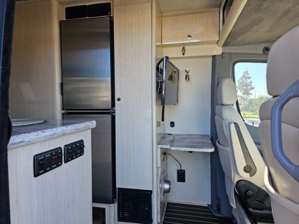 2015 Airstream Interstate Grand Tour EXT 3500 - Image 8