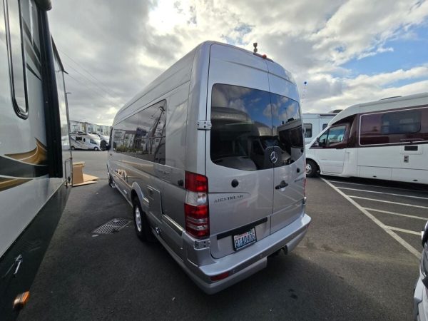 2015 Airstream Interstate LOUNGE - Image 4