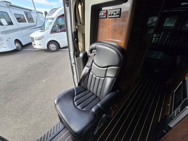 2015 Airstream Interstate LOUNGE - Image 7