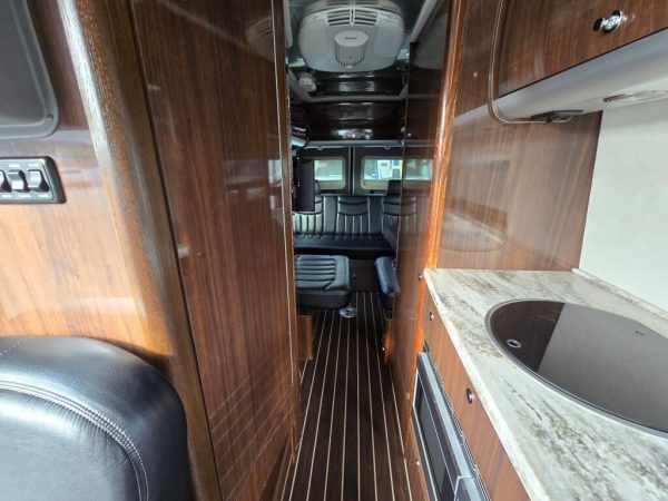 2015 Airstream Interstate LOUNGE - Image 8