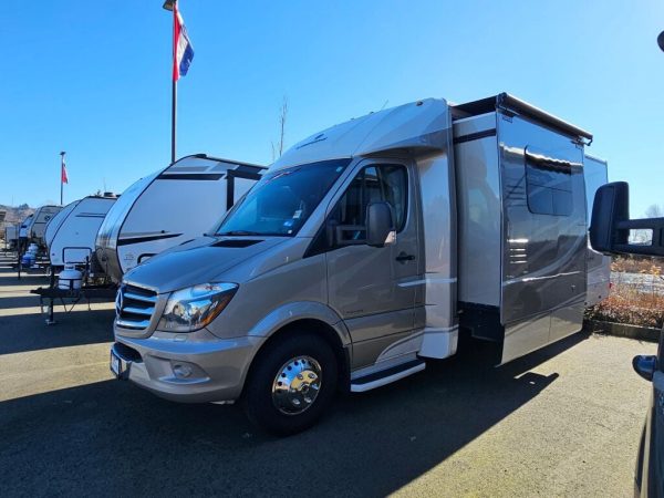 2015 Leisure Travel Unity 24MB - Image 2