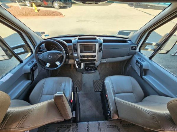 2015 Leisure Travel Unity 24MB - Image 13
