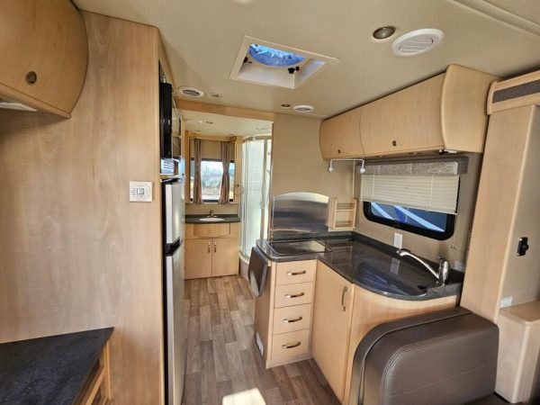 2015 Leisure Travel Unity 24MB - Image 15