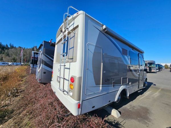 2015 Leisure Travel Unity 24MB - Image 4