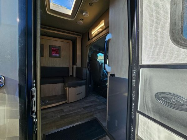 2015 Leisure Travel Unity 24MB - Image 5