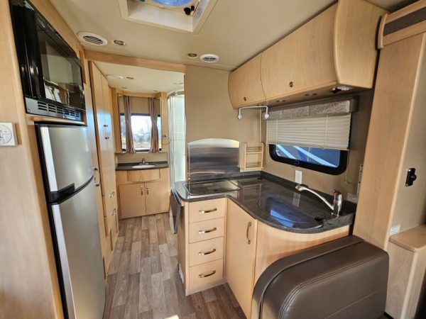 2015 Leisure Travel Unity 24MB - Image 8
