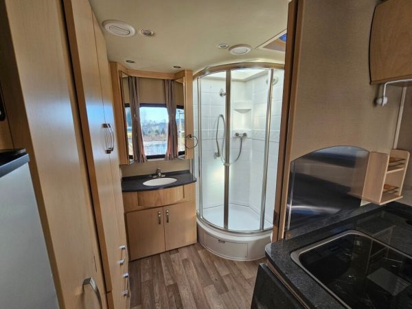 2015 Leisure Travel Unity 24MB - Image 10