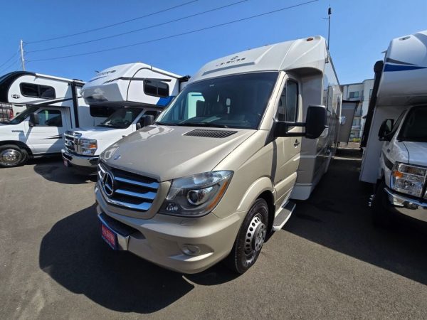 2015 Leisure Travel Unity U24IB