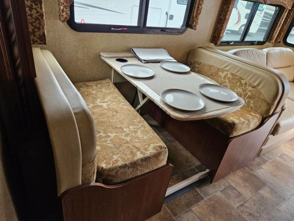 2015 Thor Motor Coach Hurricane 31S - Image 14