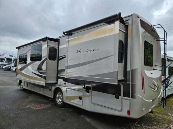 2015 Thor Motor Coach Hurricane 31S - Image 4