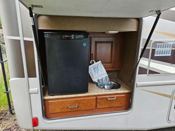 2015 Thor Motor Coach Hurricane 31S - Image 5