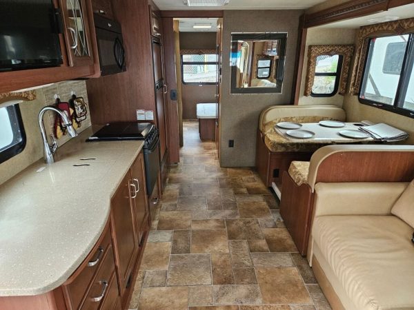 2015 Thor Motor Coach Hurricane 31S - Image 8