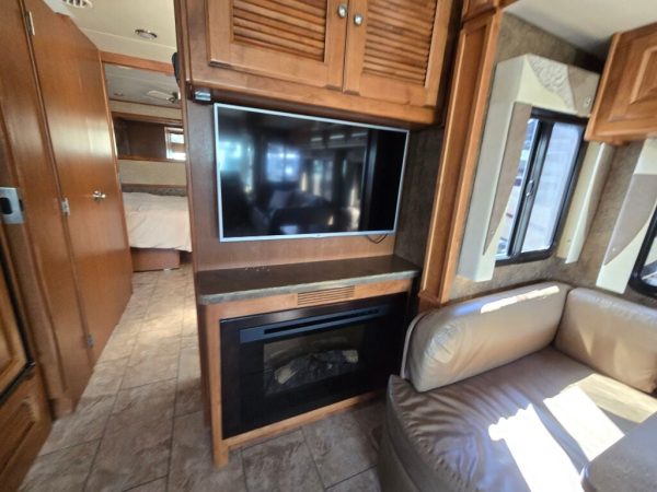 2015 Tiffin Motorhomes Allegro 34TGA - Image 12