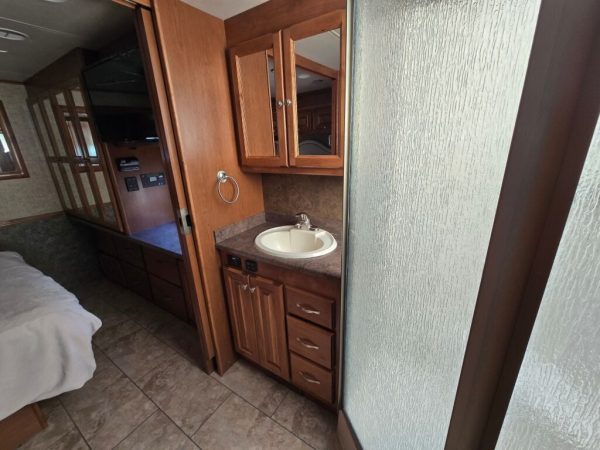 2015 Tiffin Motorhomes Allegro 34TGA - Image 13
