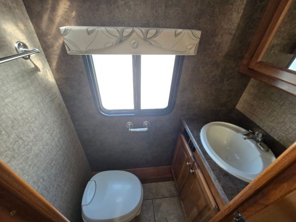 2015 Tiffin Motorhomes Allegro 34TGA - Image 17