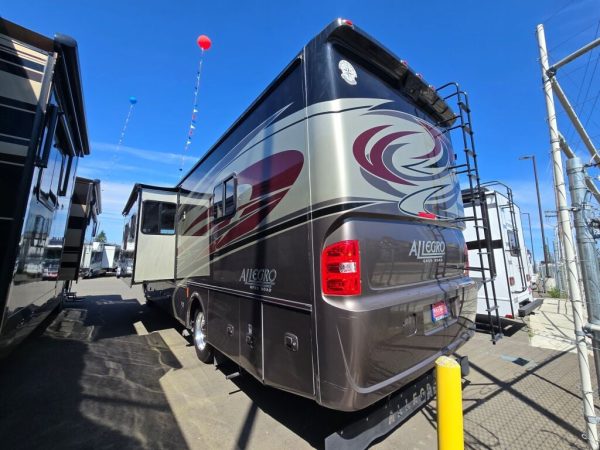 2015 Tiffin Motorhomes Allegro 34TGA - Image 4