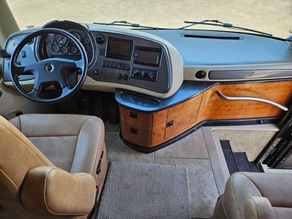 2015 Tiffin Motorhomes Allegro Red 33AA - Image 11