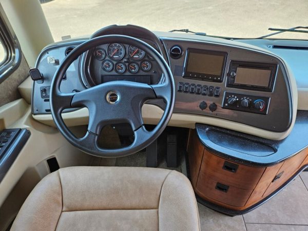 2015 Tiffin Motorhomes Allegro Red 33AA - Image 12