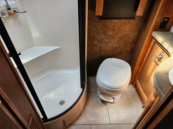 2015 Tiffin Motorhomes Allegro Red 33AA - Image 20