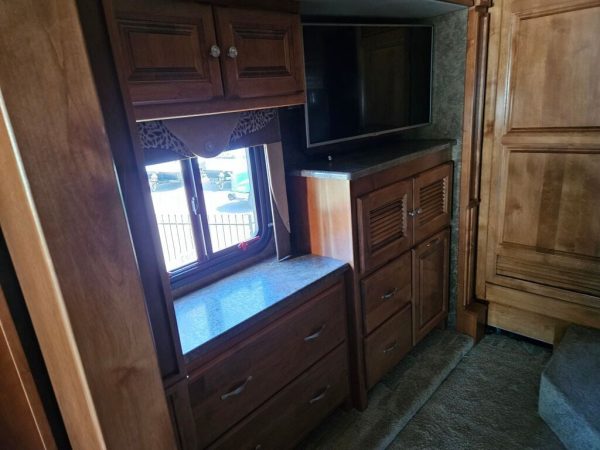 2015 Tiffin Motorhomes Allegro Red 33AA - Image 24