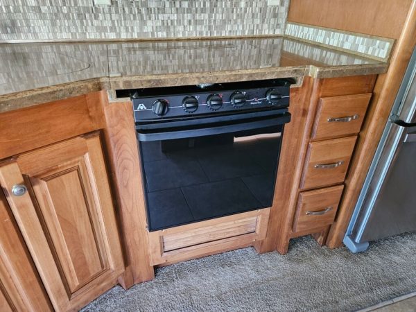 2015 Tiffin Motorhomes Allegro Red 33AA - Image 26