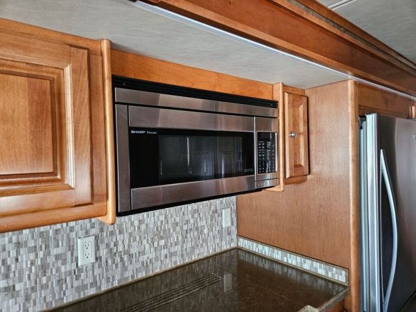 2015 Tiffin Motorhomes Allegro Red 33AA - Image 27