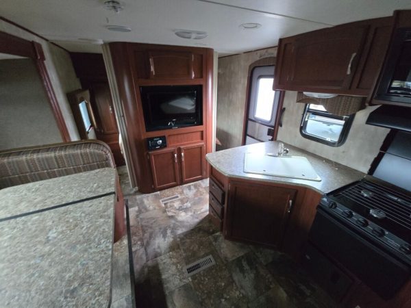 2015 Winnebago Minnie 2201DS - Image 11