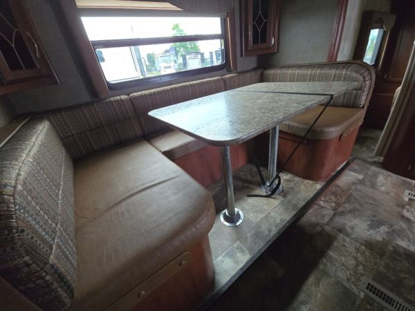 2015 Winnebago Minnie 2201DS - Image 13