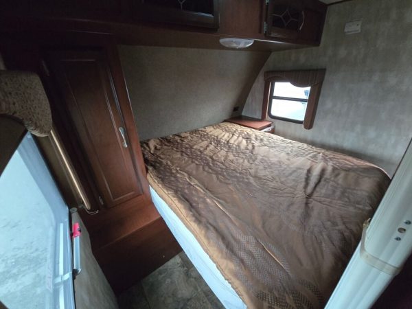 2015 Winnebago Minnie 2201DS - Image 14