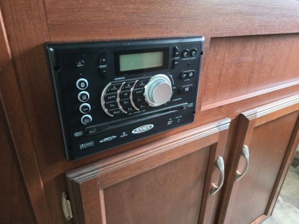 2015 Winnebago Minnie 2201DS - Image 15